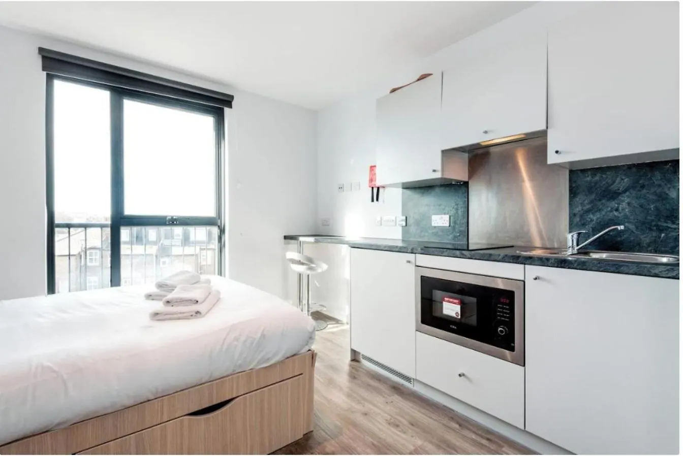 Spacious & Bright Studio In Lewisham Quick Links London
