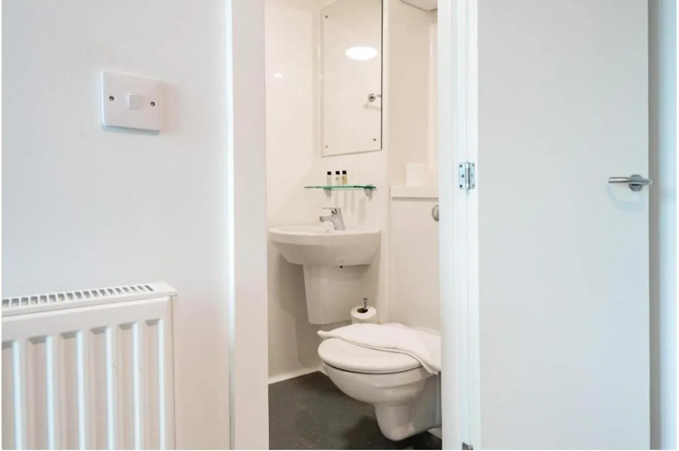 Spacious & Bright Studio In Lewisham Quick Links London