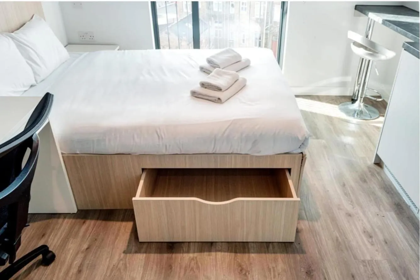 Spacious & Bright Studio In Lewisham Quick Links London 0*,