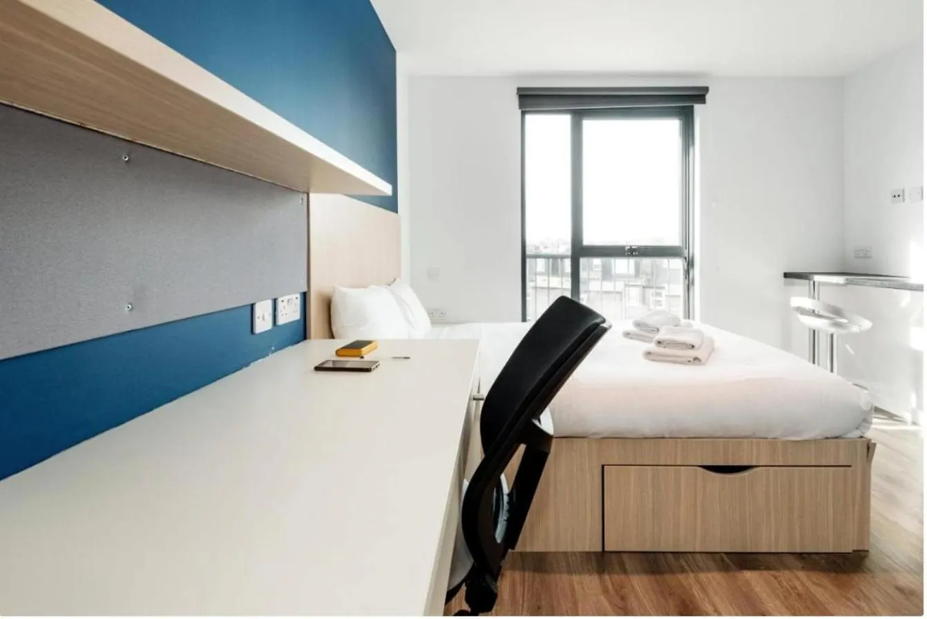Spacious & Bright Studio In Lewisham Quick Links London