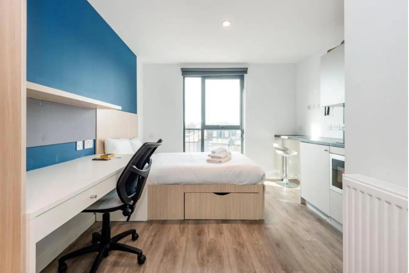 Spacious & Bright Studio In Lewisham Quick Links London